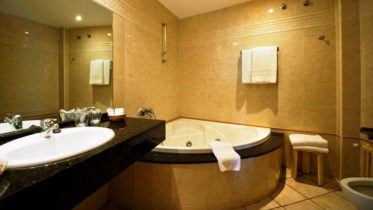Eden Roc - Bad mit Jacuzzi